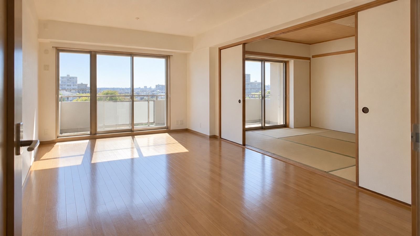 家具のない中古マンションのリビング