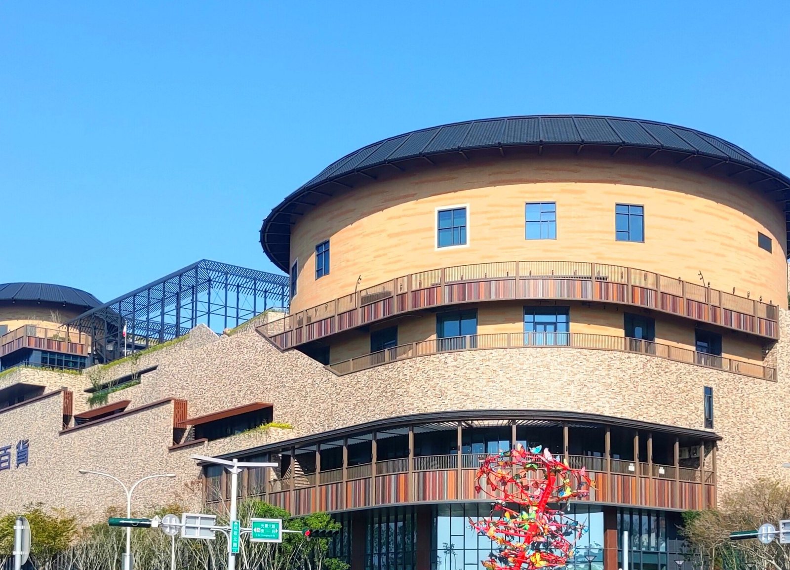 竹北の百貨店、遠百竹北の外観